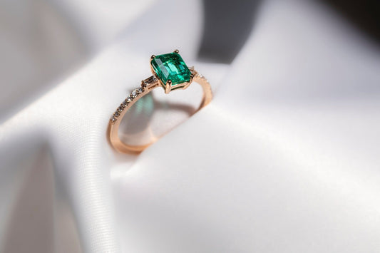 Emerald and Diamond Ring, yellow gold - LA'AL